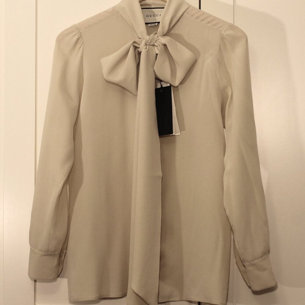 Gucci Off-White Blouse bow neck with Ladybug Buttons- Size 40